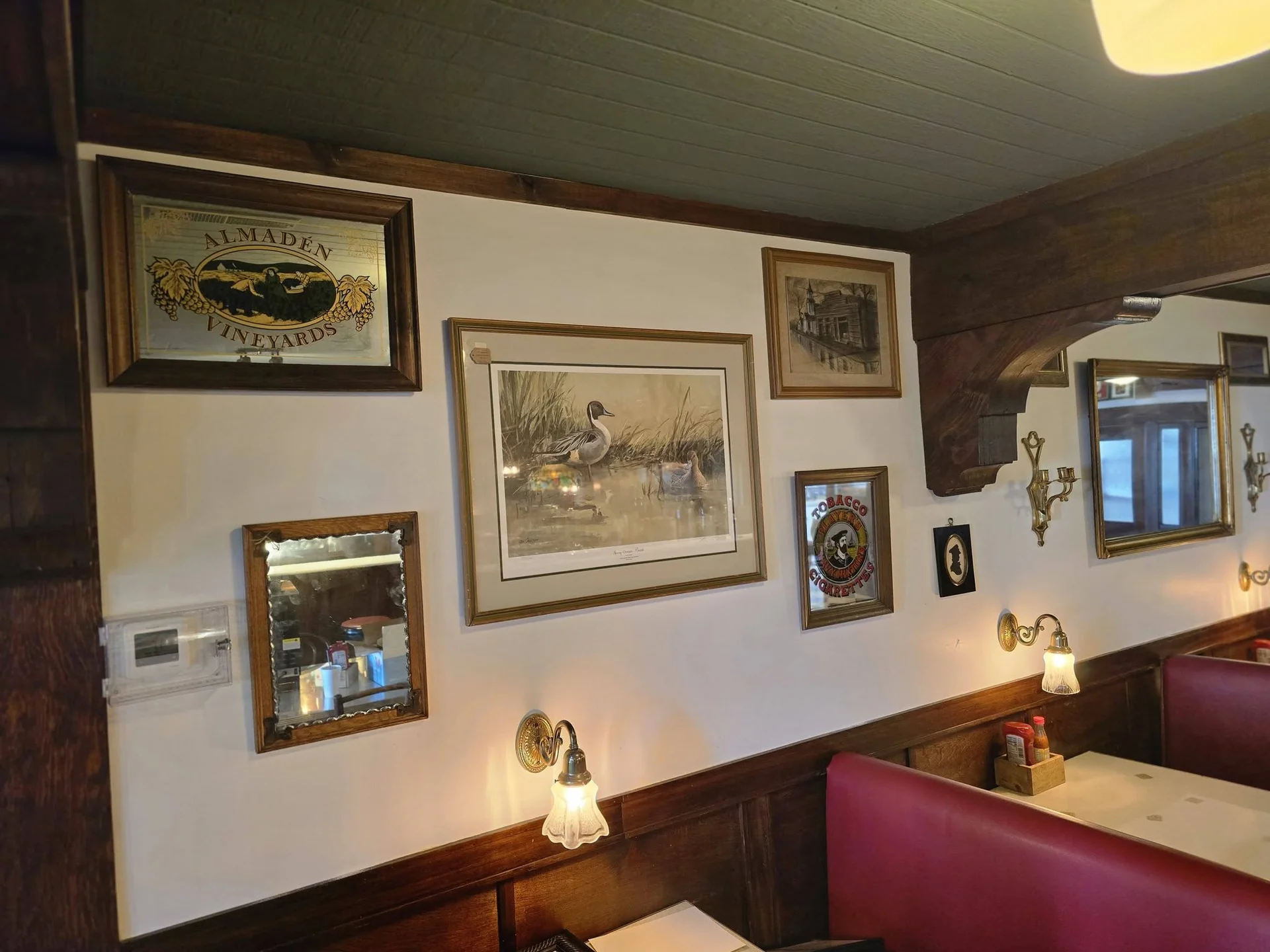 Dewberry Kitchen & Tap dining room atmosphere